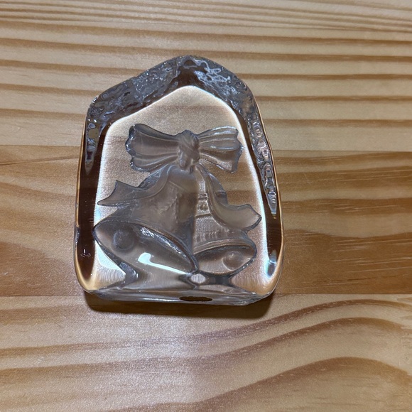 Cristal d’ Arques France 24% Genuine Lead Crystal Caroler’s & Bells Paperweight. - Picture 12 of 12